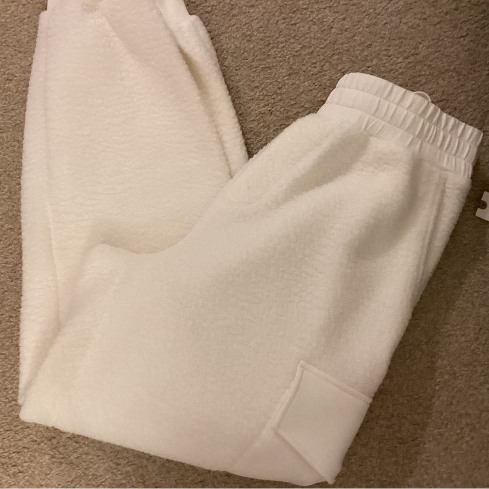 NWT Varley ANTHROPOLOGIE fuzzy Fleece Sherpa like joggers SOLD OUT Medium